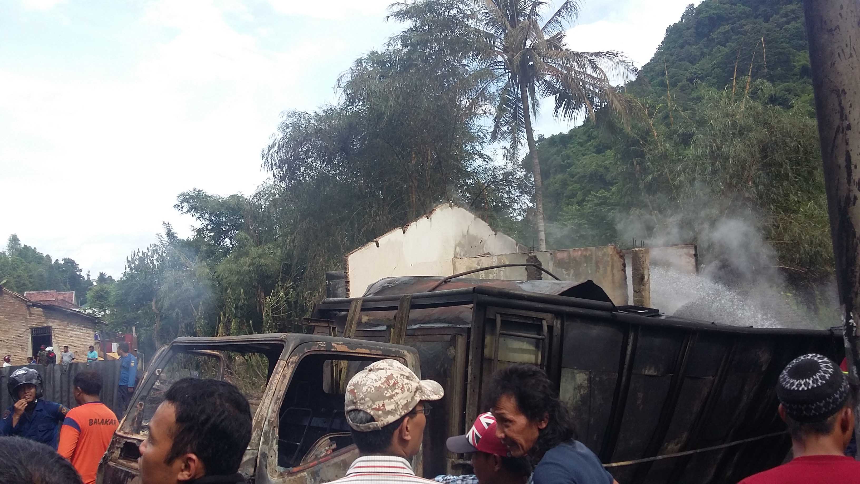 Lokasi tangki bahan bakar minya yang terbakar di Telukbetung Timur. (Lampungnews/Davit)