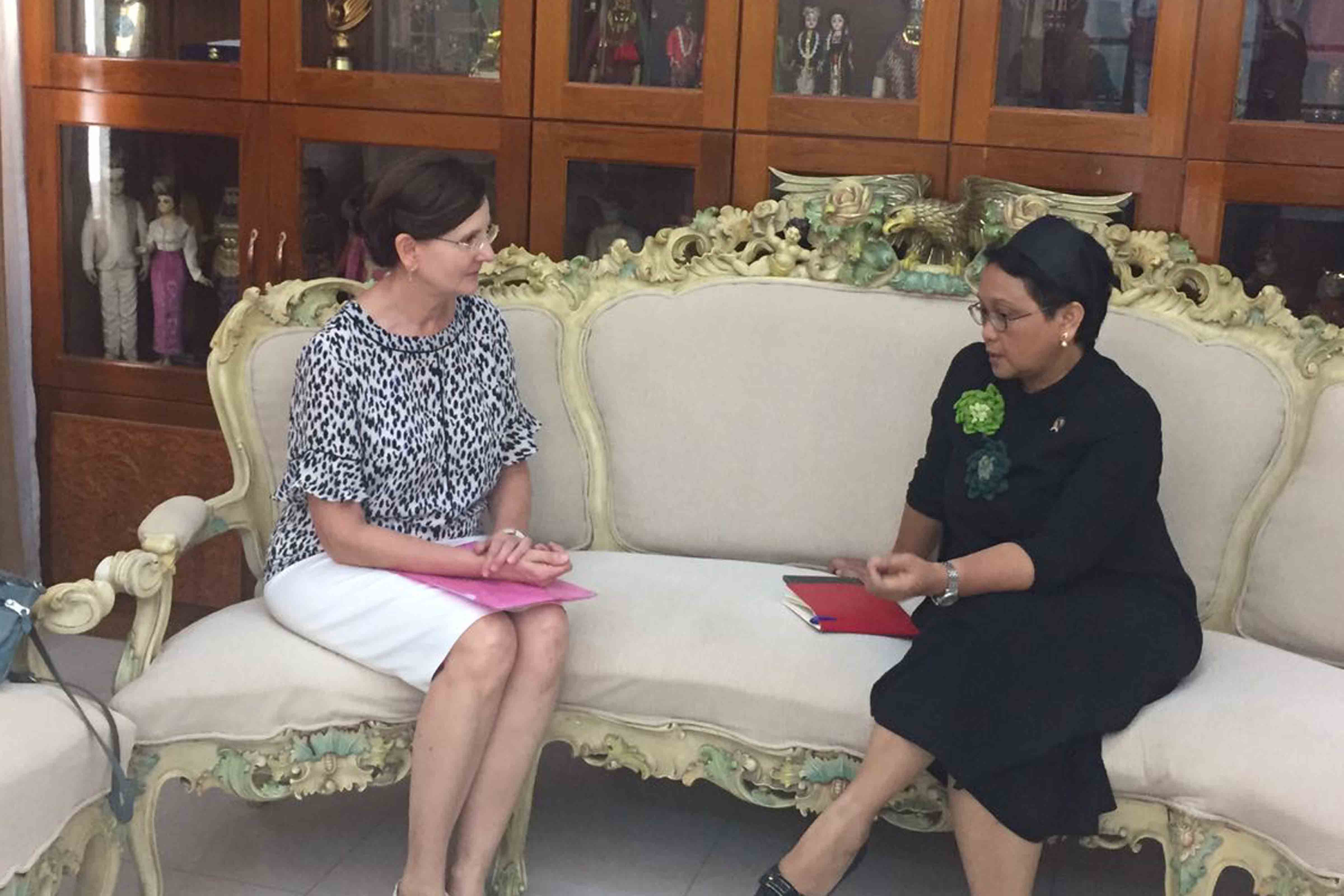 Menlu Retno Marsudi bertemu Ms. Renata Dessallien, UN Resident & Humanitarian Coordinator & UNDP Resident Representative di Myanmar (20/1)