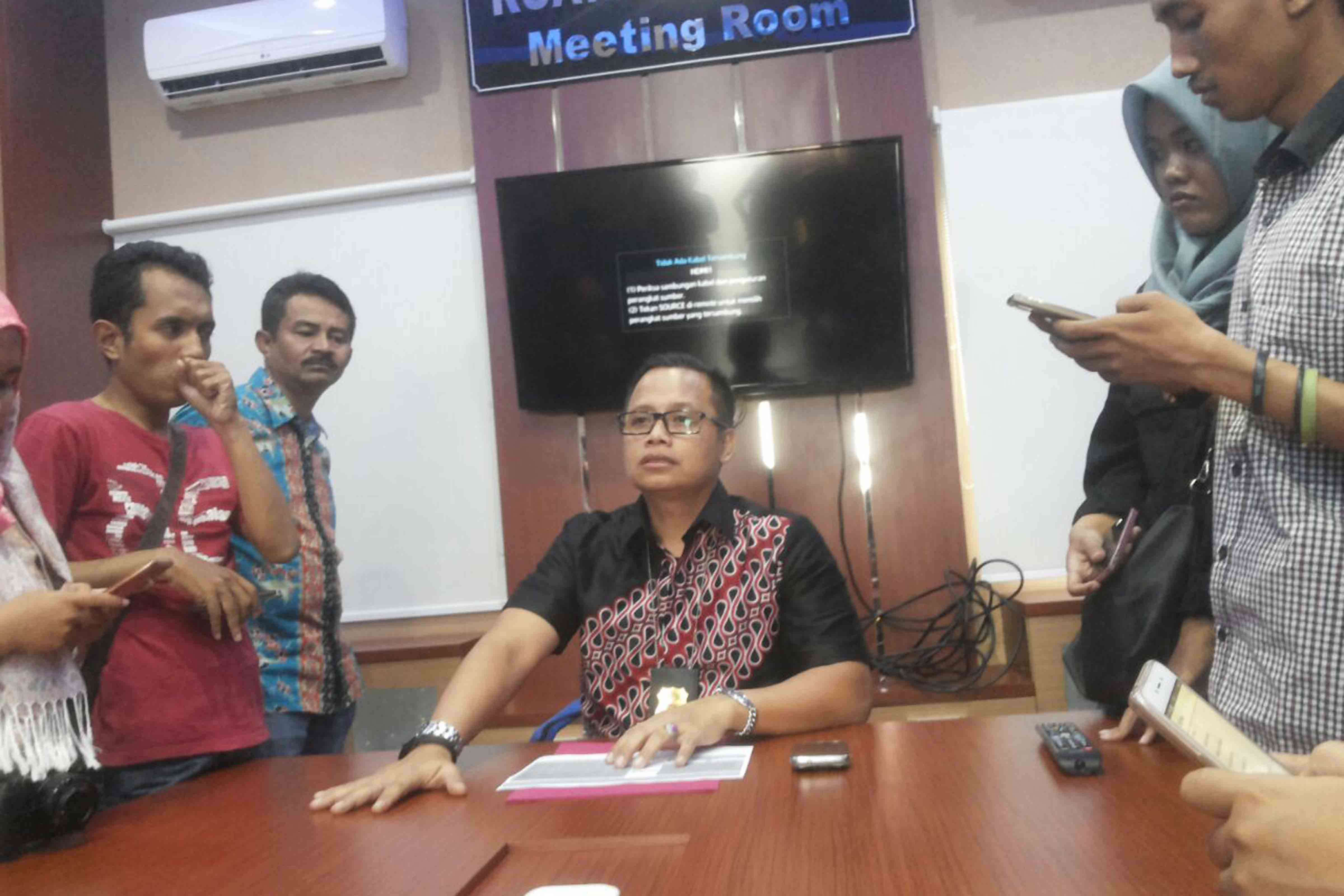 Oknum pungli di Kantor Imigrasi Bandarlampung. (Lampungnews/Adam)
