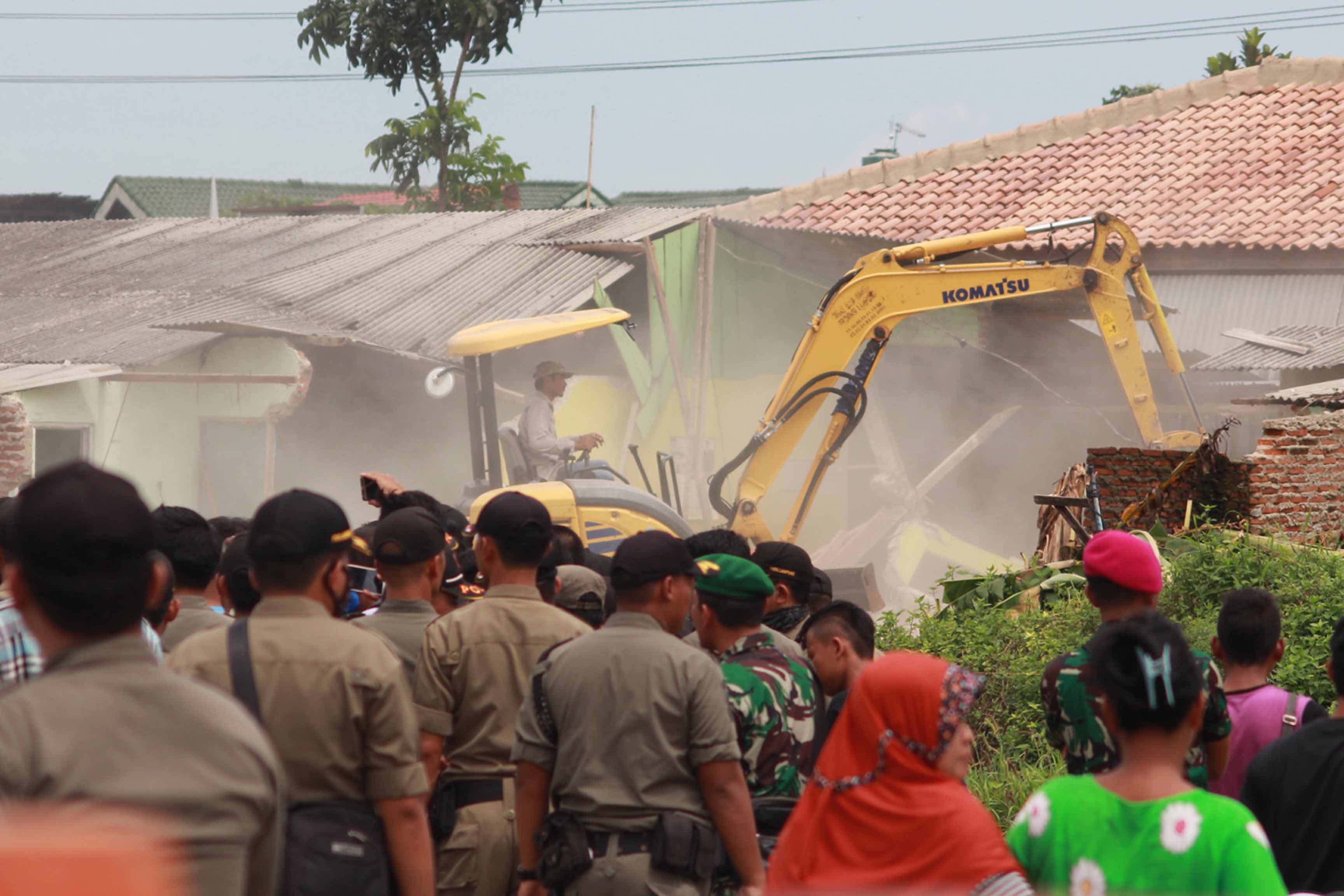 Penertiban pedagang dan cafe remang-remang di PKOR Wayhalim Bandarlampung beberapa waktu lalu (Lampungnews/Davit S)