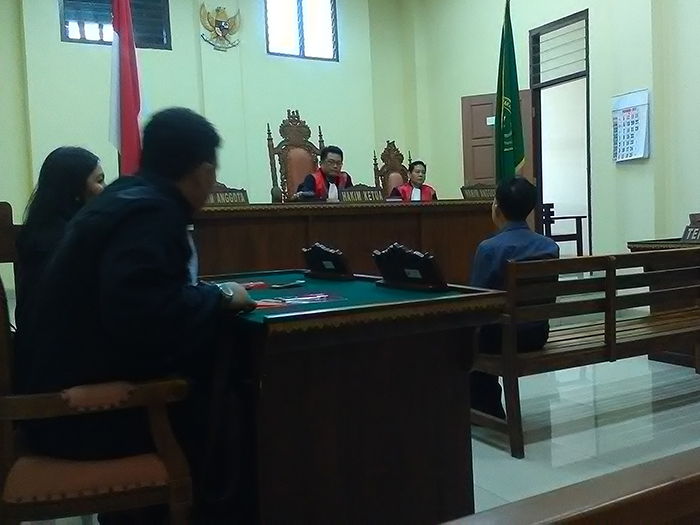 Direktur PT APUM, jalani sidang perdananya di Pengadilan Negeri Lelas IA, Tanjungkarang, Bandarlampung (Lampungnews/Adam)