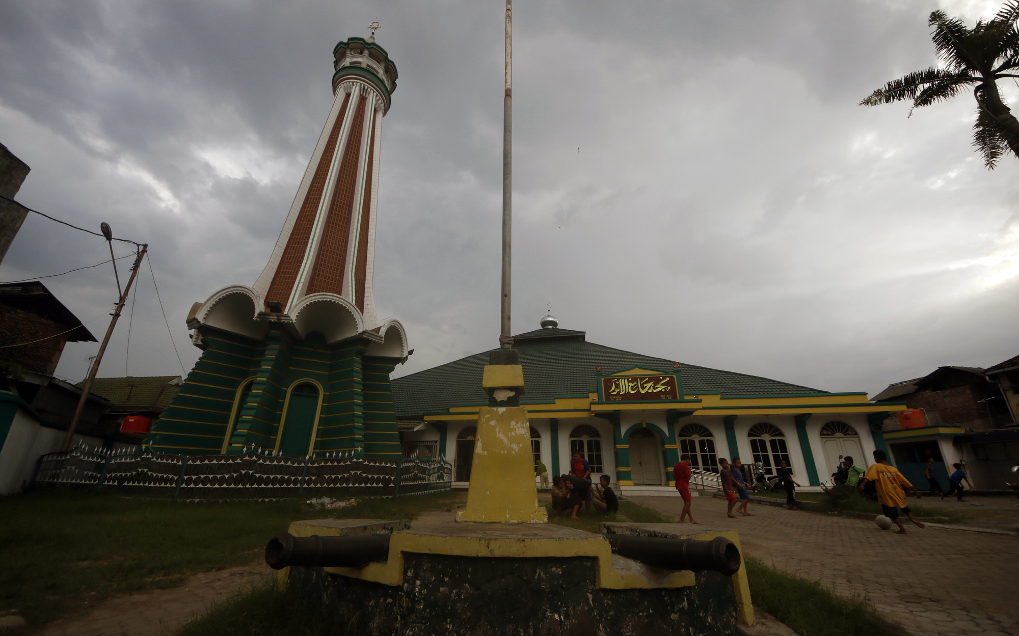 Masjid Jami Al Anwar, Telukbetung, yang merupakan masjid tertua di Lampung. (Lampungnews/El Shinta)