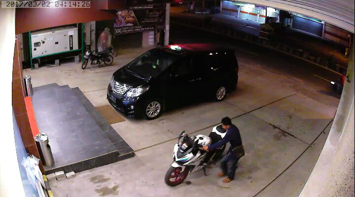 Pencuri mengambil sepeda motor milik seorang pegawai Kosotel. Foto Lampungnews.com/Ist.