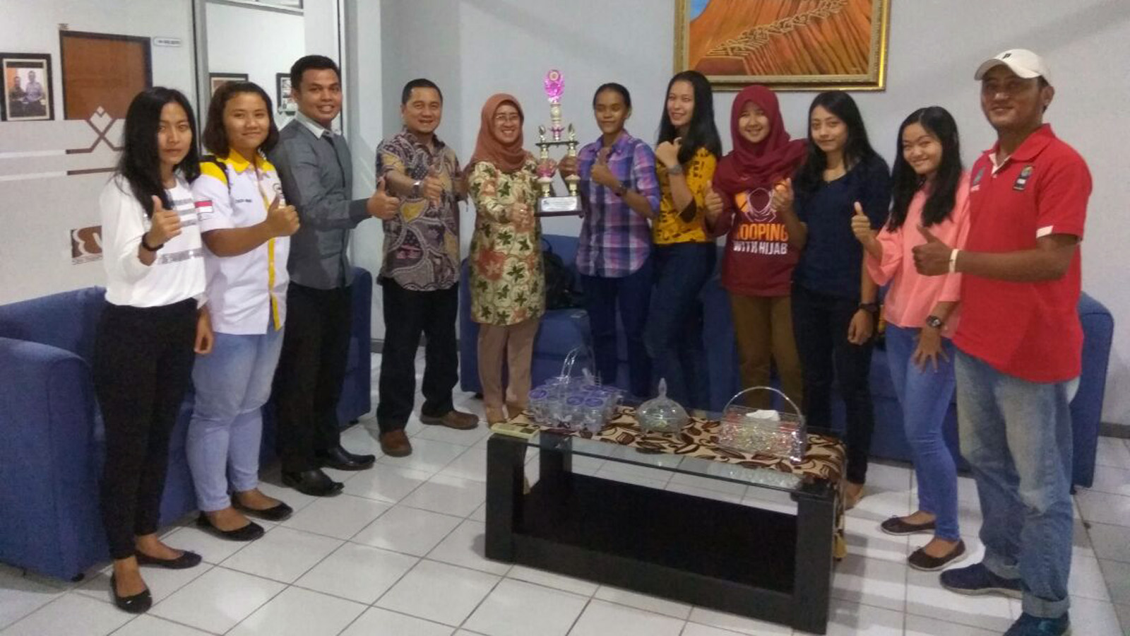 Tim basket putri UBL yang meraih Juara II di Palembang. (Lampungnews/Michella)