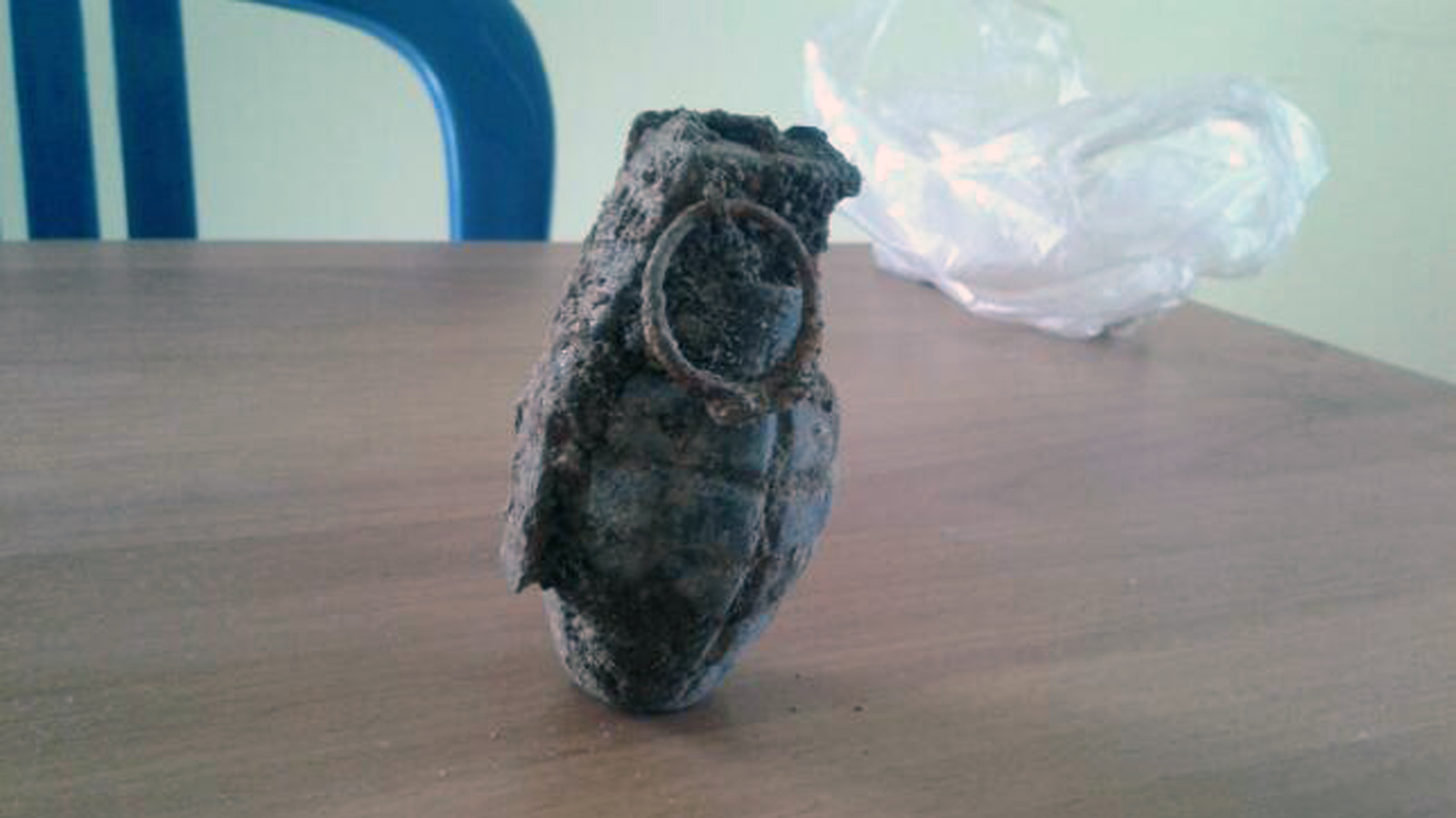 Korek api gas berbentuk granat yang menghebohkan warga Panjang. (Lampungnews/Adam)