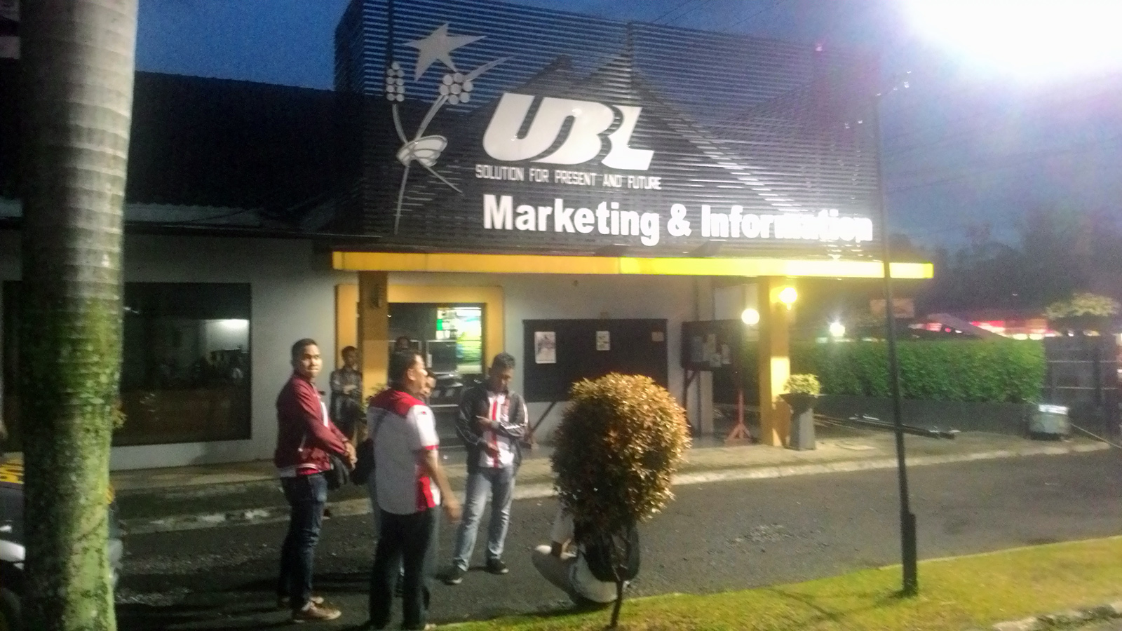 Suasan kampus UBL saat isu penyerangan pada Jumat (7/4) malam. (Lampungnews/Davit)