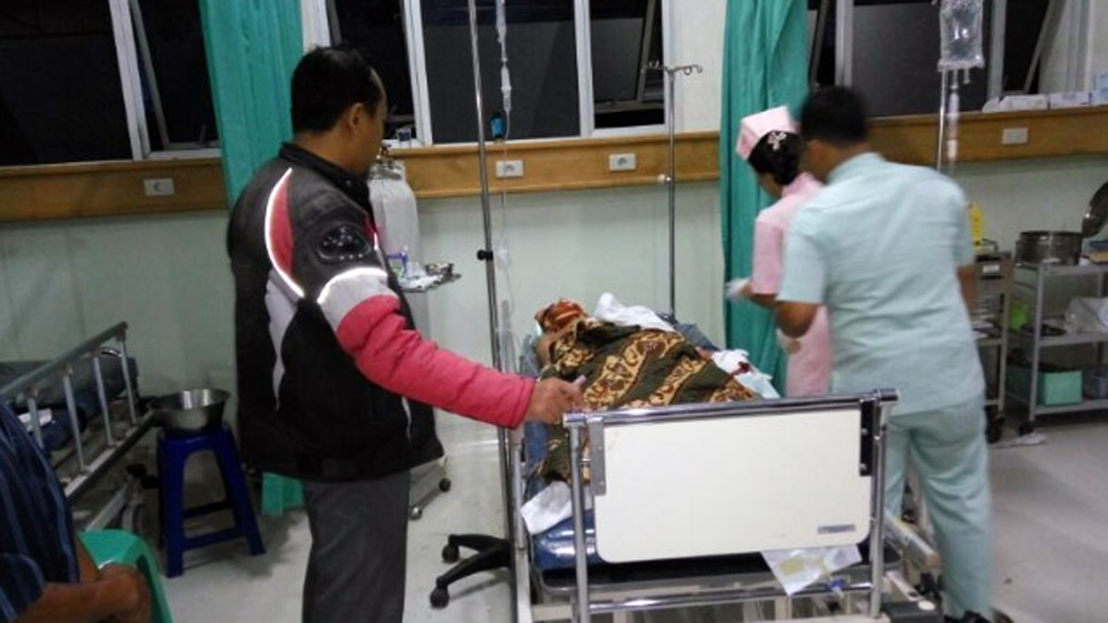 M Dahlan (65) korban pembacokan dalam perawatan di RSAM. (Foto. Humas Polres Tanggamus)