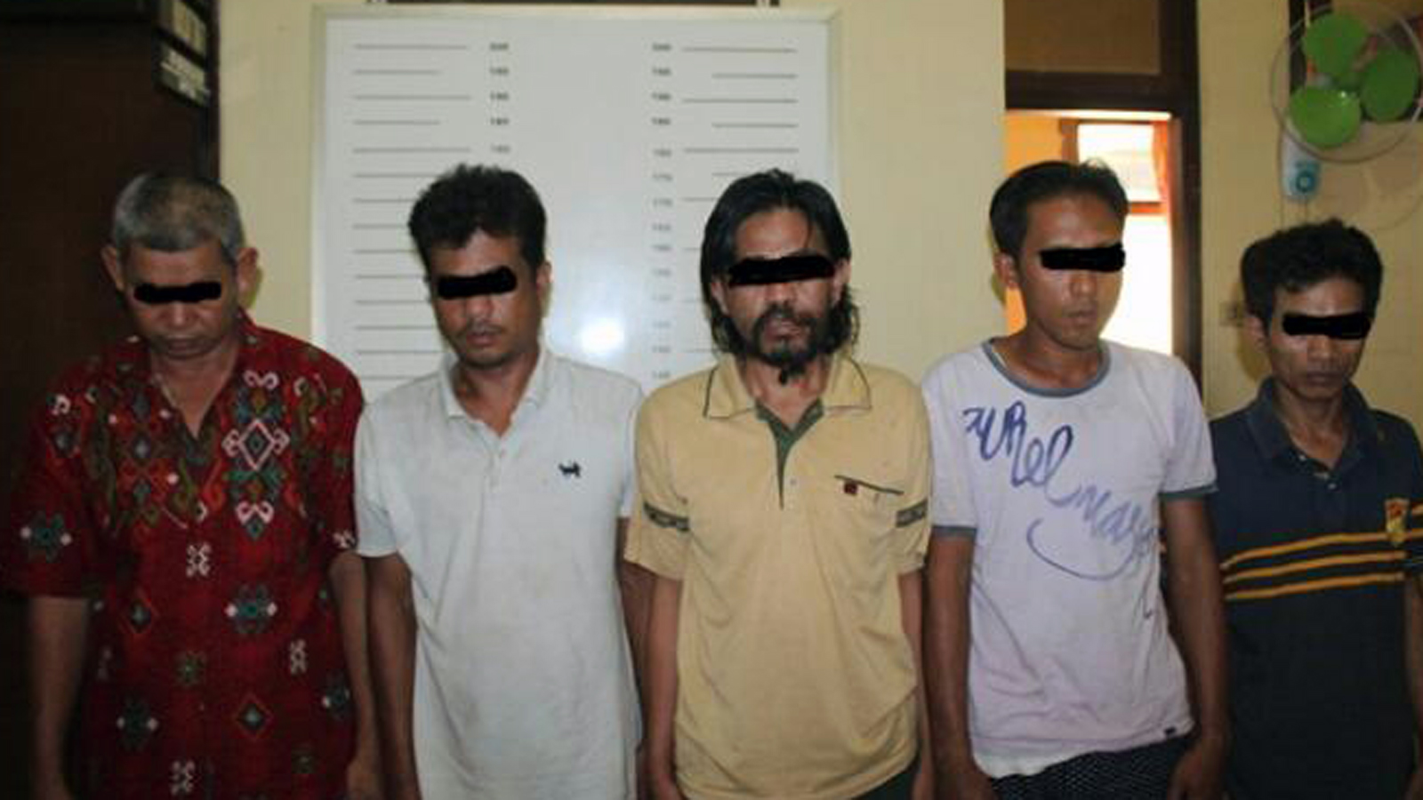 Lima tersangka kasus narkoba yang ditangkap aparat Polsek Terbanggi Besar. (Foto. Dok Humas Polres Lampung Tengah)