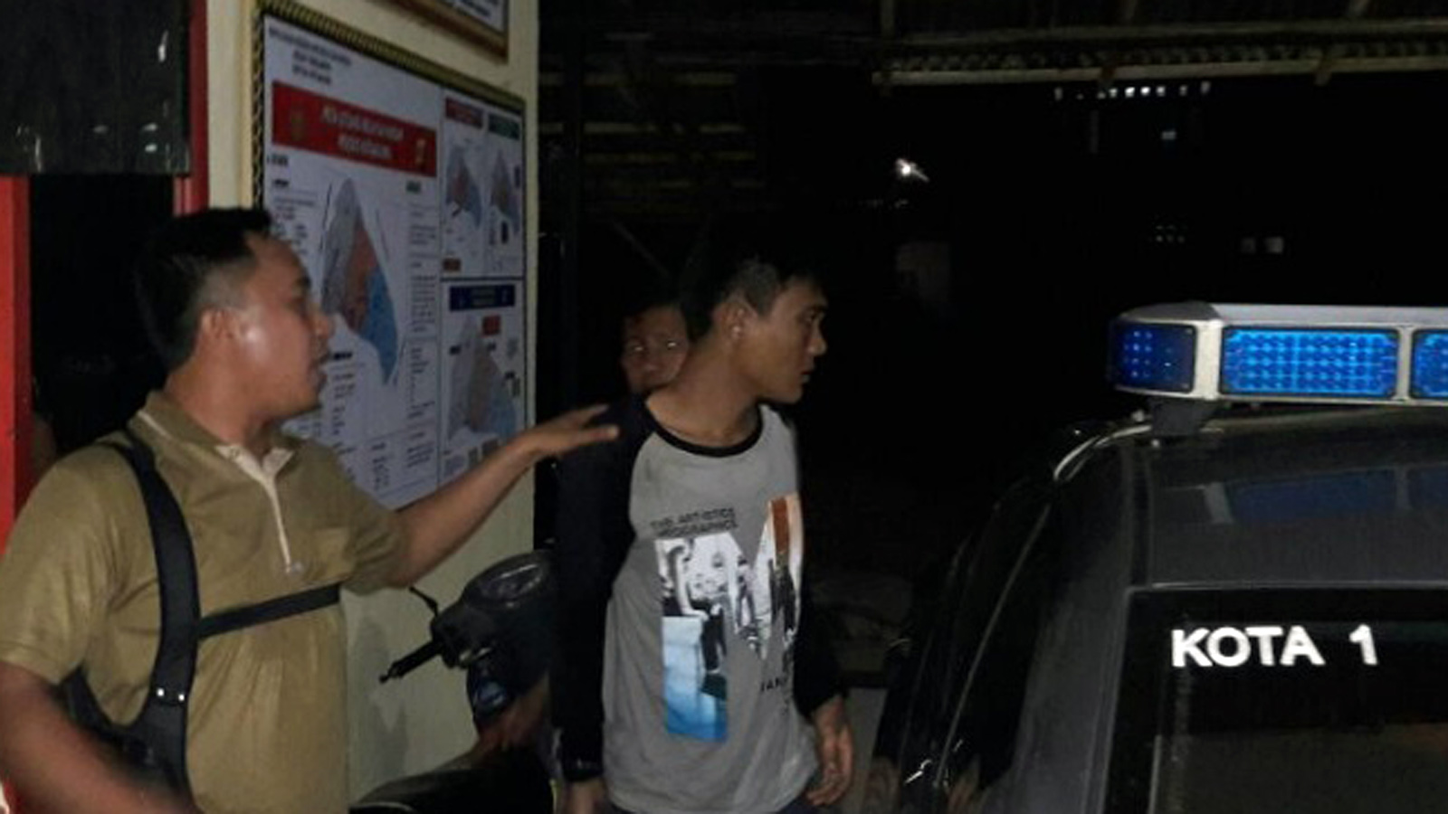 Salah satu pelaku penjambretan yang ditangkap di Tanggamus. (tribratanews.polri.go.id)