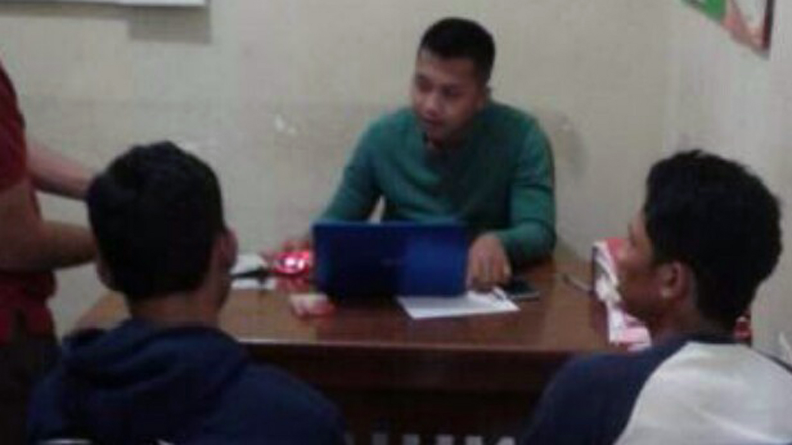 Dua pengedar sabu-sabu yang ditangkap petugas Polres Lampung Tengah. (Ist)