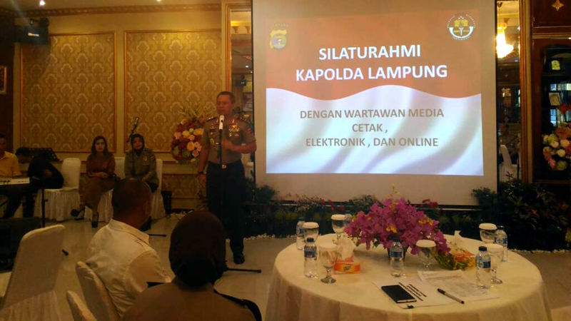 Kapolda Lampung Irjen Sudjarno saat memaparkan tren kasus di Polda Lampung. (Lampungnews/Adam)