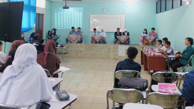 Peserta Lomba Cerdas Cermat tingkat SMA se-Lampung di FMIPA Unila. (Lampungnews/Michella)