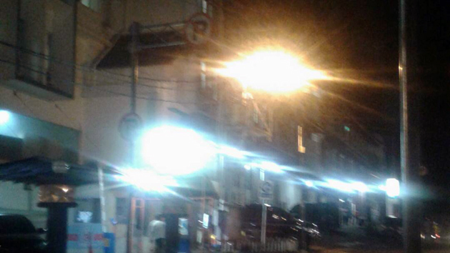 Gardu listrik di depan RS Bumi Waras saat ledakan pertama. (Lampungnews/Cris Ali)