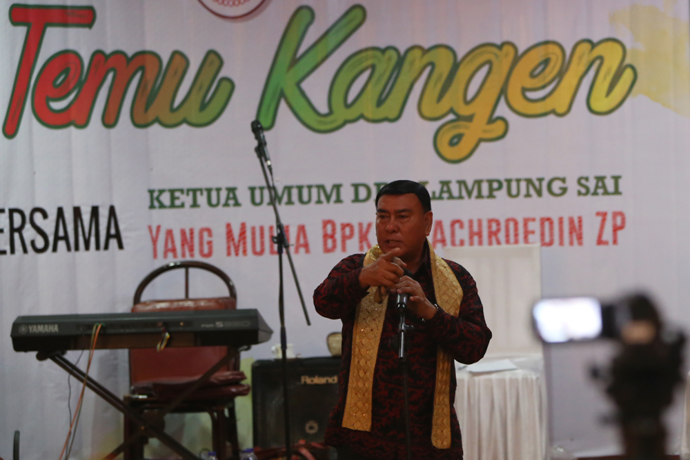 Duta Besar Indonesia untuk Kroasia Komjen Pol (P) Sjachroedin ZP saat memberikan sambutan pada acara Temu Kangen di Gedung Golden Dragon Bandarlampung, Rabu (2/8). (Lampungnews/Cris)