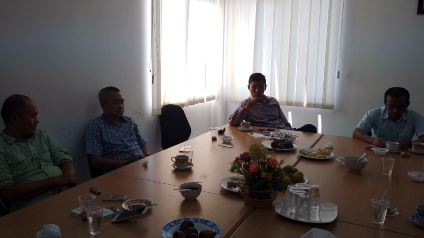 (dari kiri ke kanan) Sekretaris Perindo Lampung Marven dan Ketua Perindo Lampung Jolly Sanggam, Fajrun Najah Ahmad, dan Teguh Wibowo. (Lampungnews/Davit)
