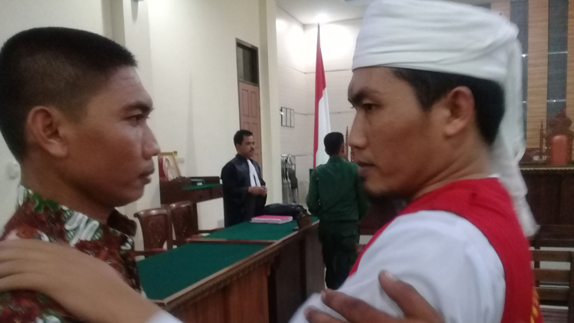 Terdakwa M Ali Amin Said (kanan). (Lampungnews.com/Adam)