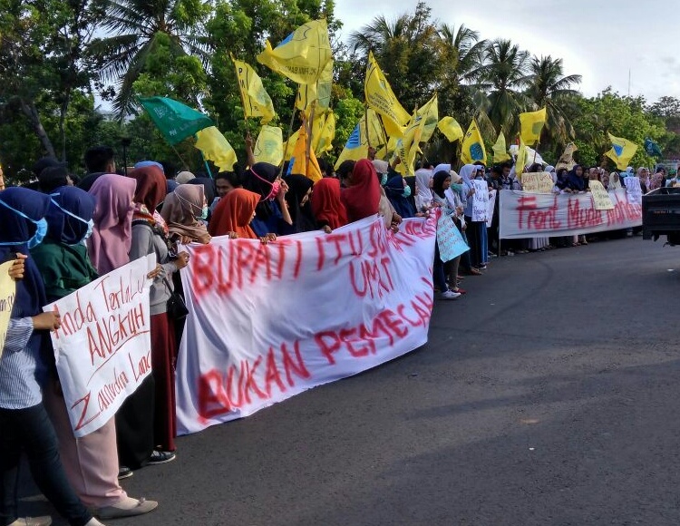 Demo Warga NU di Perkantoran Pemkab Lamsel.