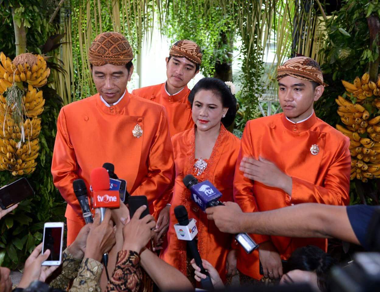 Presiden Jokowi saat menemui awak media terkait prosesi pernikahan putrinya di Solo. (Lampungnews.com/BPMI Setpres)