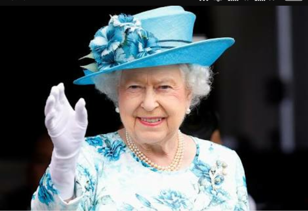 Ratu Elisabeth II (thetriangle.news)